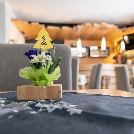 Aparthotel Dolomites Living&Relax Commezzadura Bagian luar foto