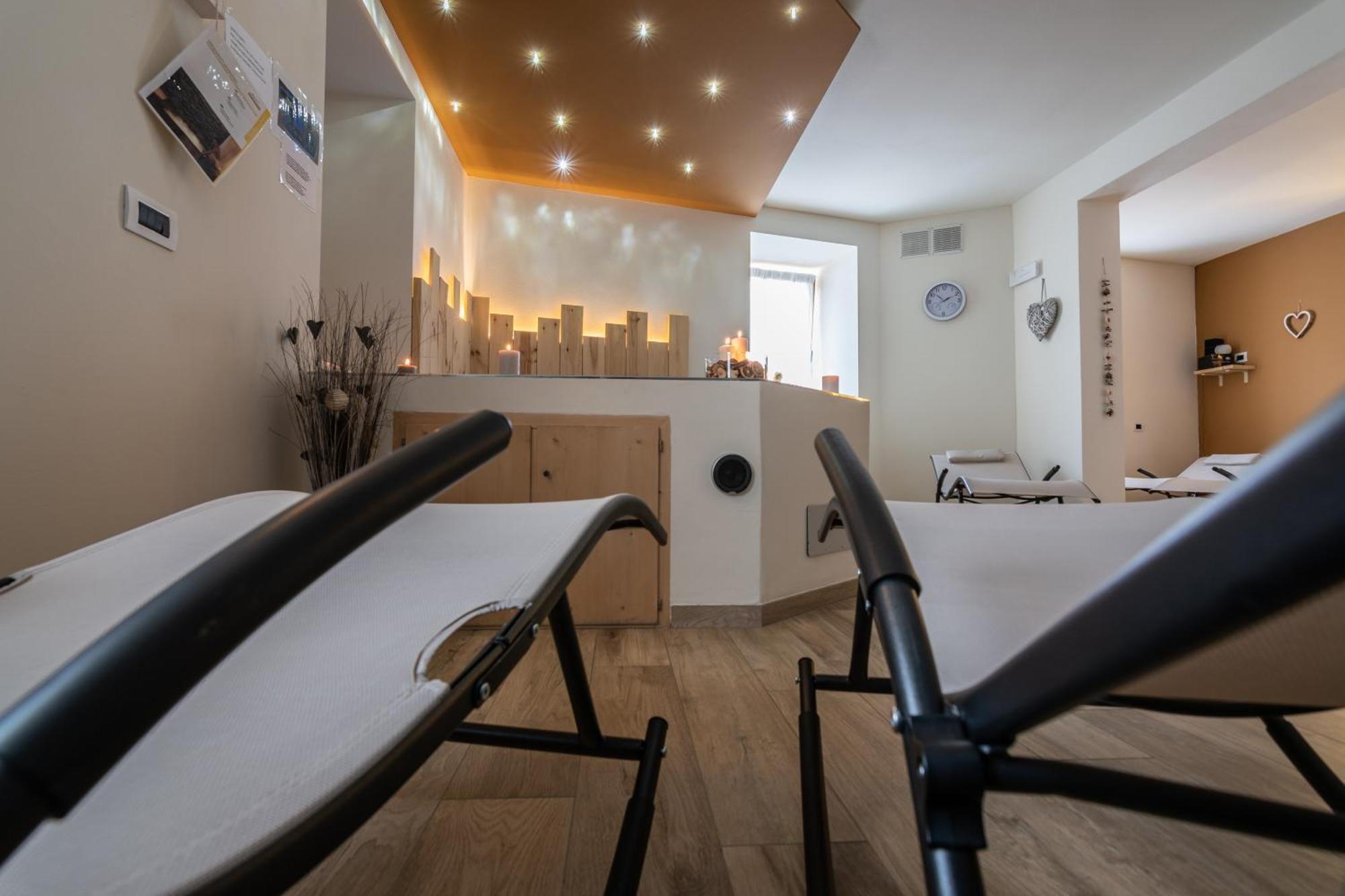 Aparthotel Dolomites Living&Relax Commezzadura Bagian luar foto