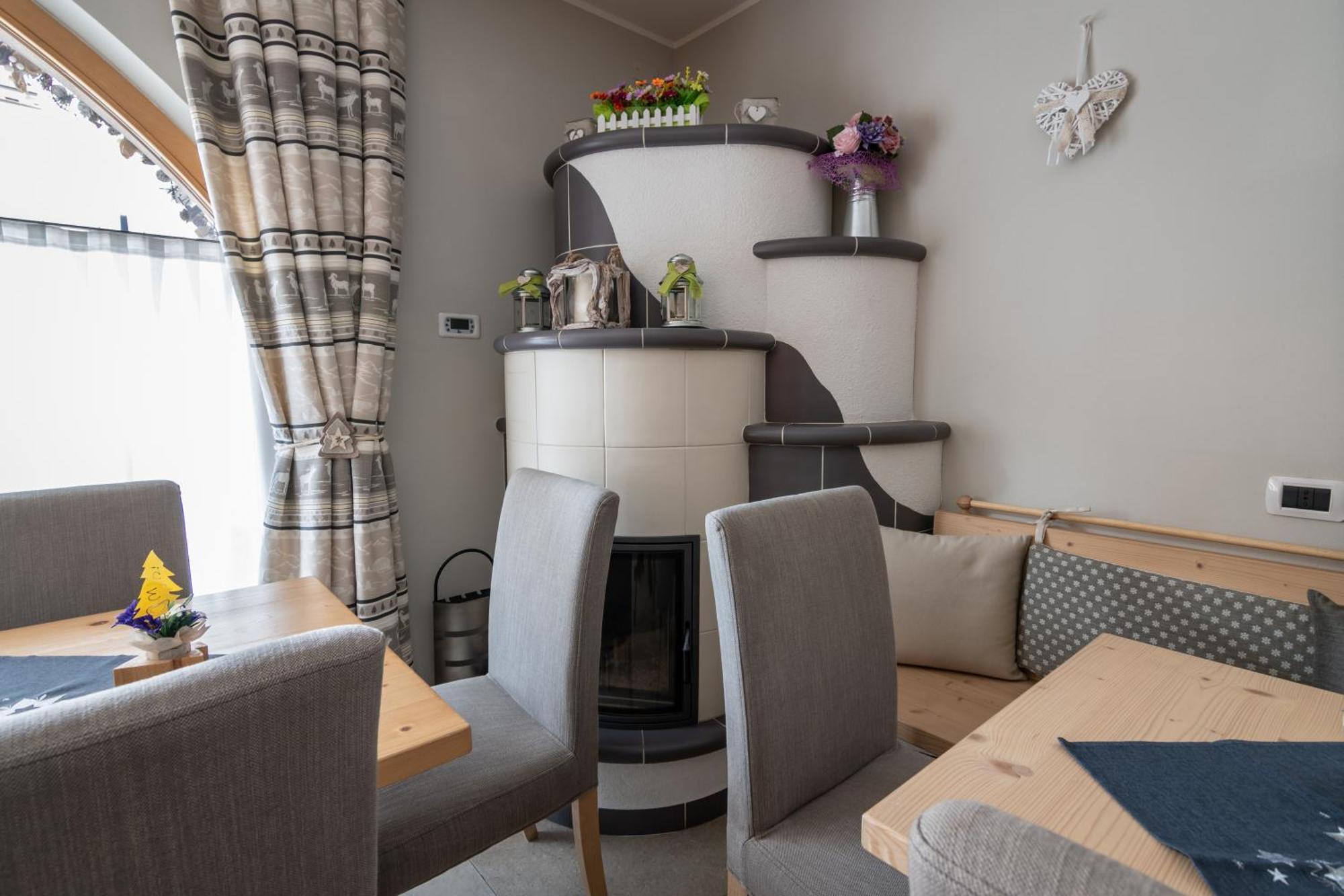 Aparthotel Dolomites Living&Relax Commezzadura Bagian luar foto