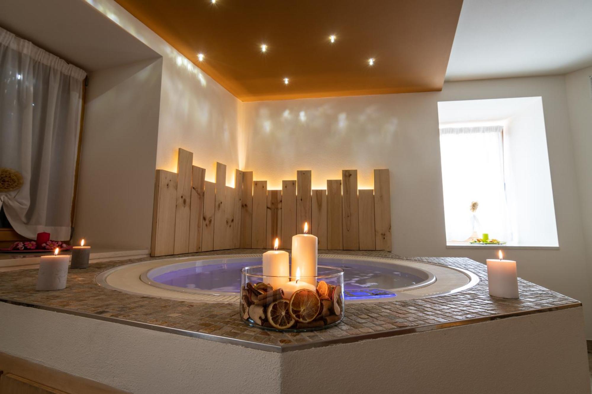 Aparthotel Dolomites Living&Relax Commezzadura Bagian luar foto
