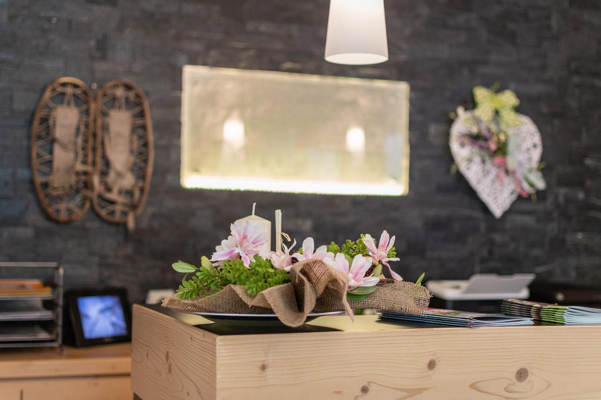 Aparthotel Dolomites Living&Relax Commezzadura Bagian luar foto