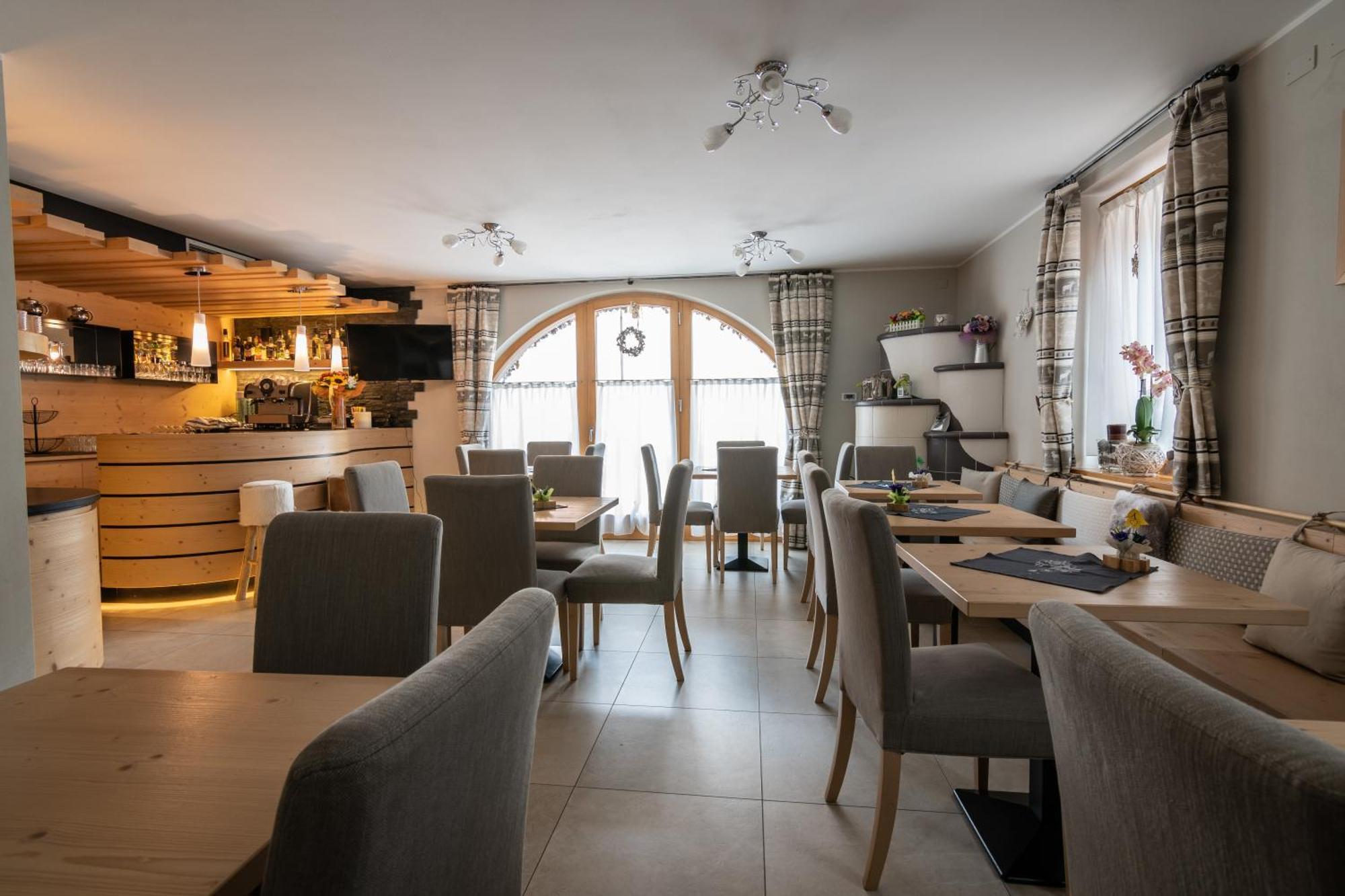 Aparthotel Dolomites Living&Relax Commezzadura Bagian luar foto