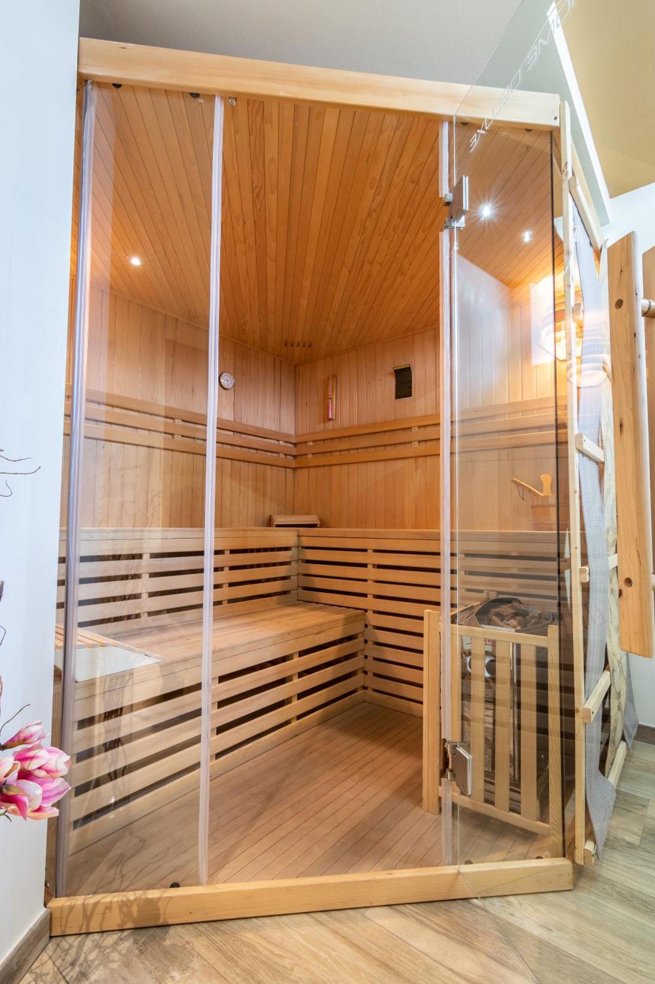 Aparthotel Dolomites Living&Relax Commezzadura Bagian luar foto