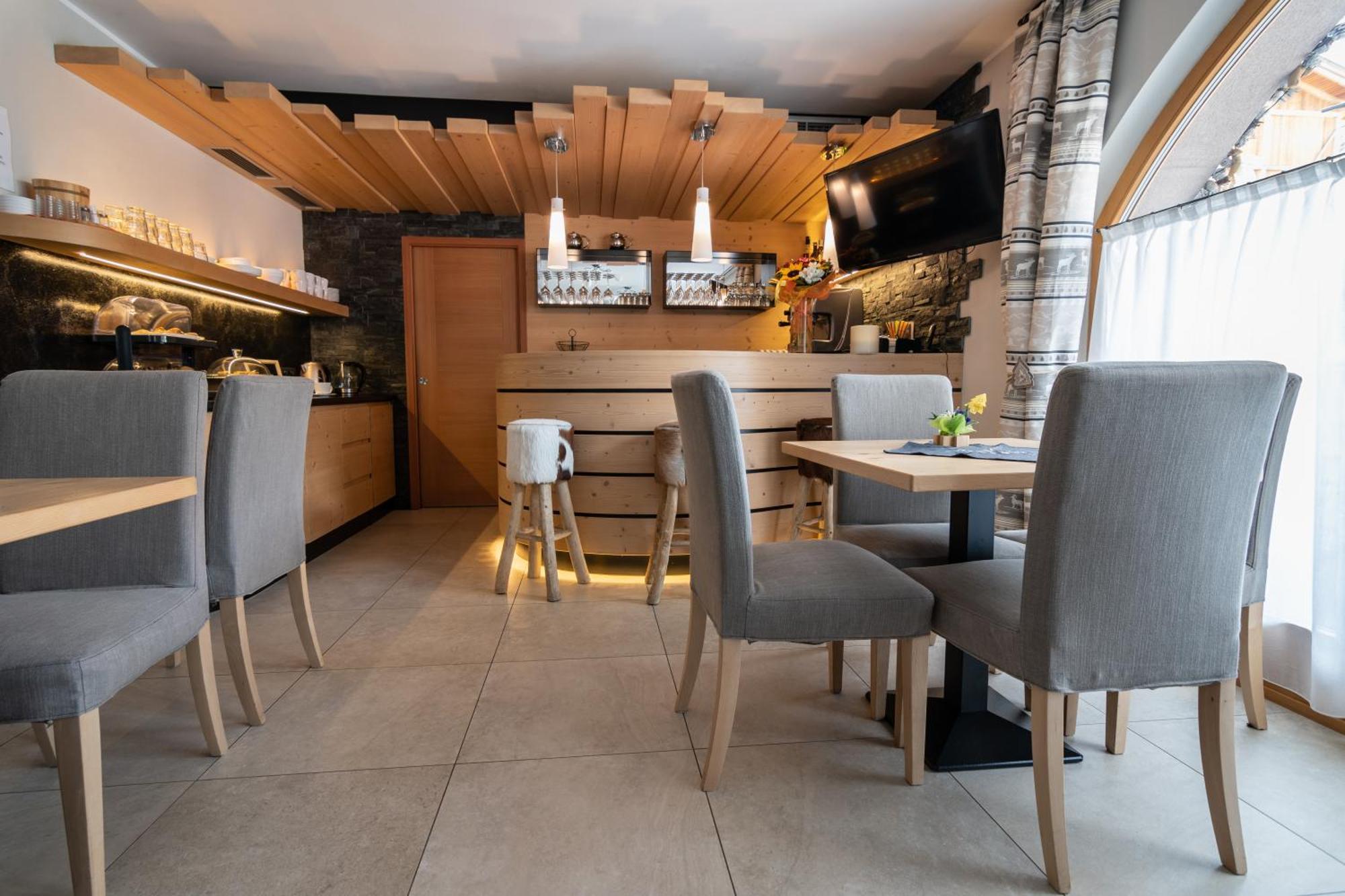 Aparthotel Dolomites Living&Relax Commezzadura Bagian luar foto