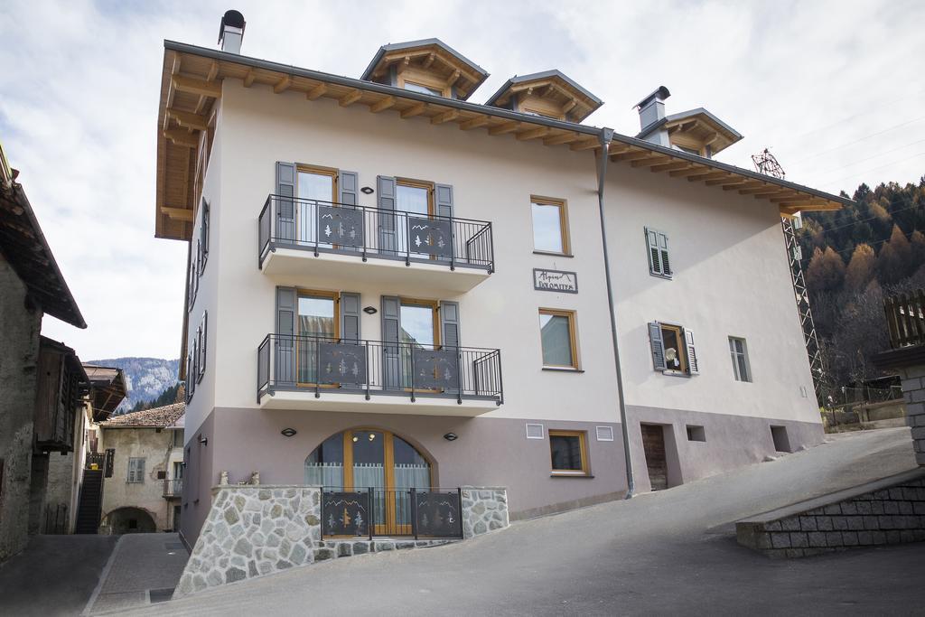 Aparthotel Dolomites Living&Relax Commezzadura Bagian luar foto