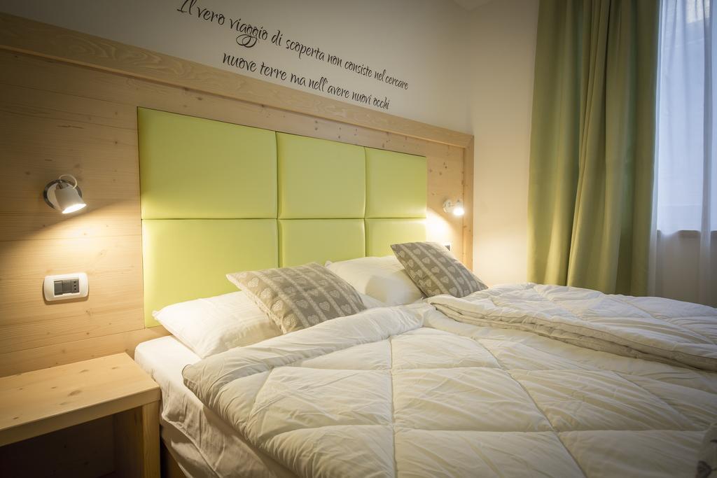 Aparthotel Dolomites Living&Relax Commezzadura Ruang foto