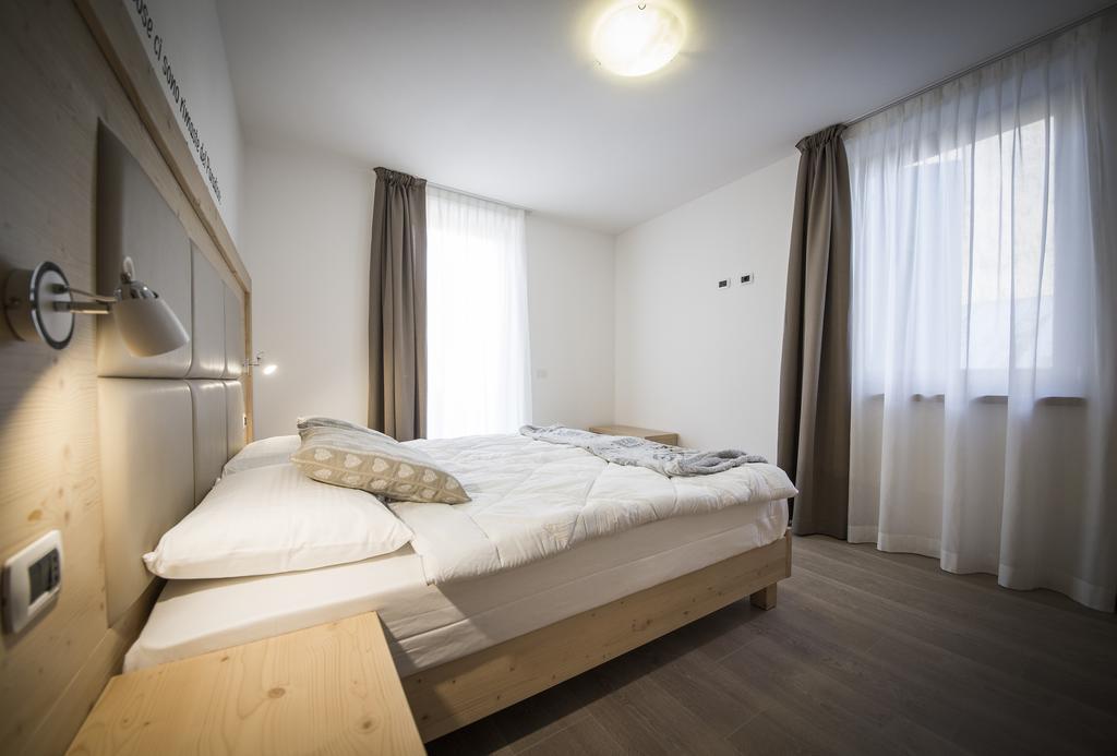 Aparthotel Dolomites Living&Relax Commezzadura Bagian luar foto