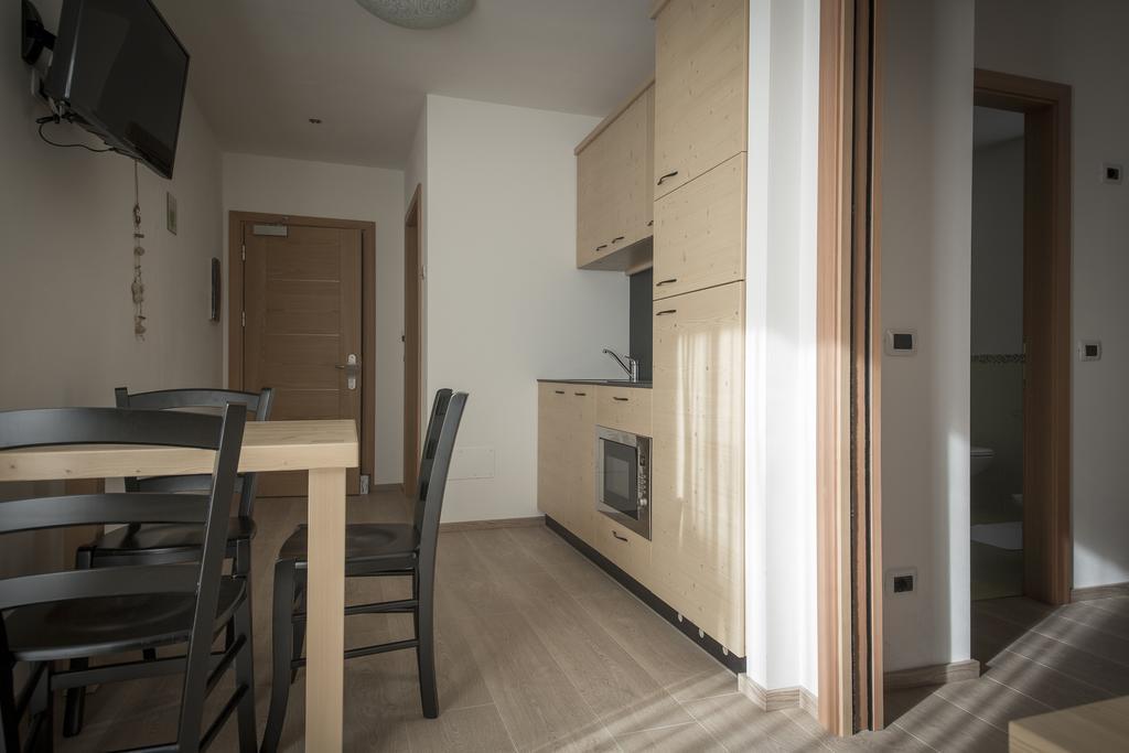 Aparthotel Dolomites Living&Relax Commezzadura Bagian luar foto