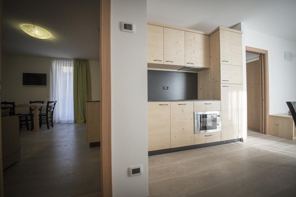 Aparthotel Dolomites Living&Relax Commezzadura Bagian luar foto