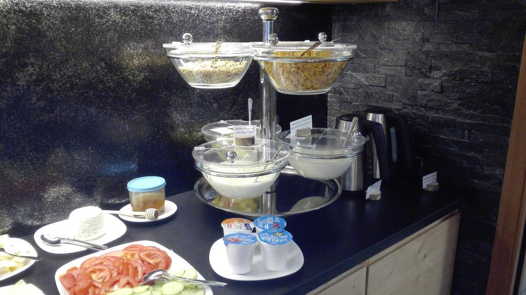 Aparthotel Dolomites Living&Relax Commezzadura Bagian luar foto