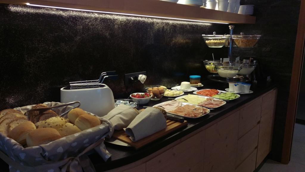 Aparthotel Dolomites Living&Relax Commezzadura Bagian luar foto
