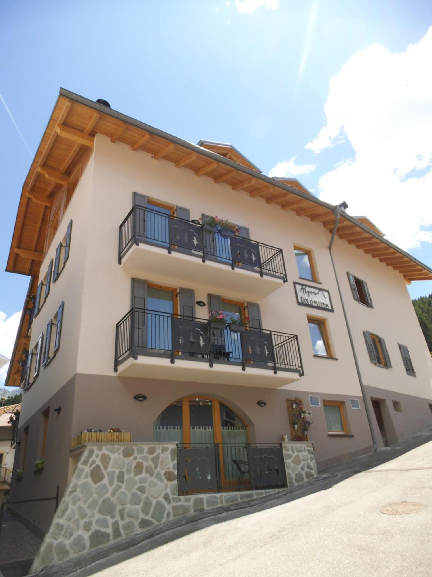 Aparthotel Dolomites Living&Relax Commezzadura Bagian luar foto