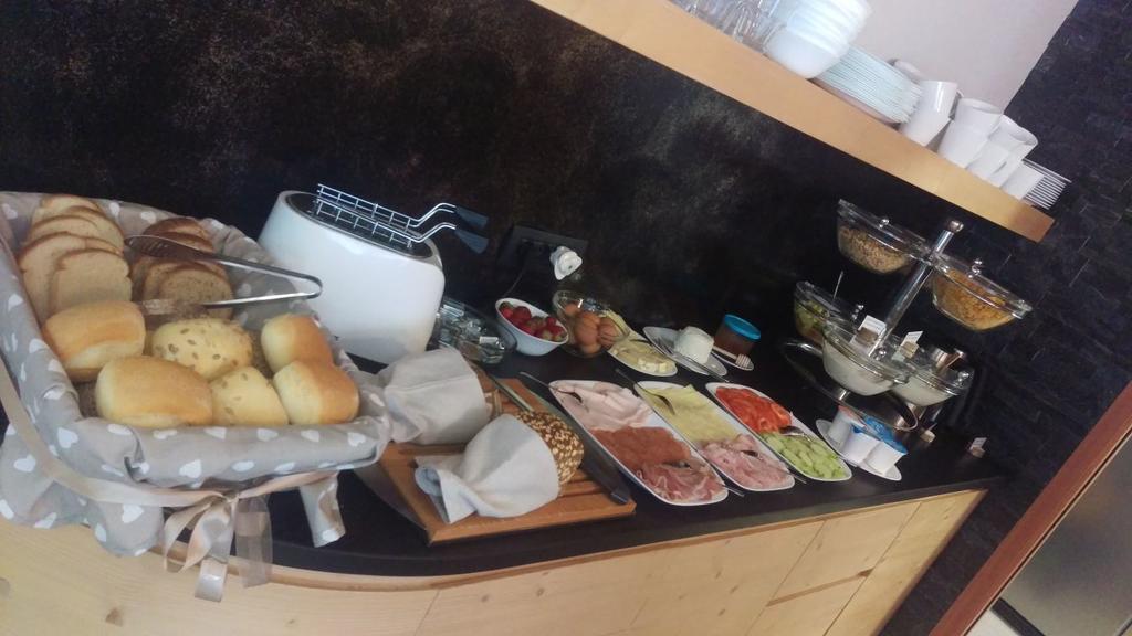 Aparthotel Dolomites Living&Relax Commezzadura Bagian luar foto