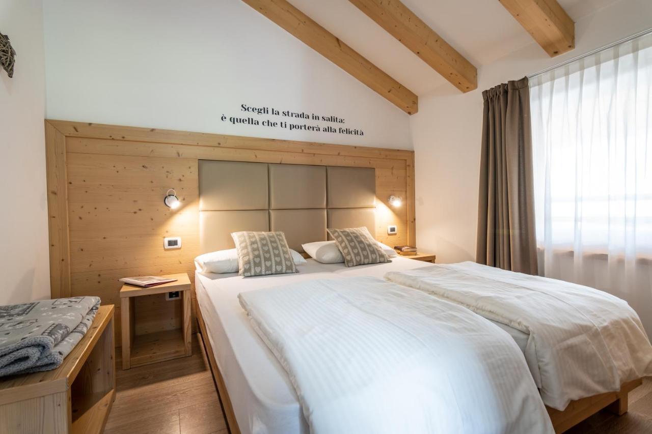 Aparthotel Dolomites Living&Relax Commezzadura Bagian luar foto