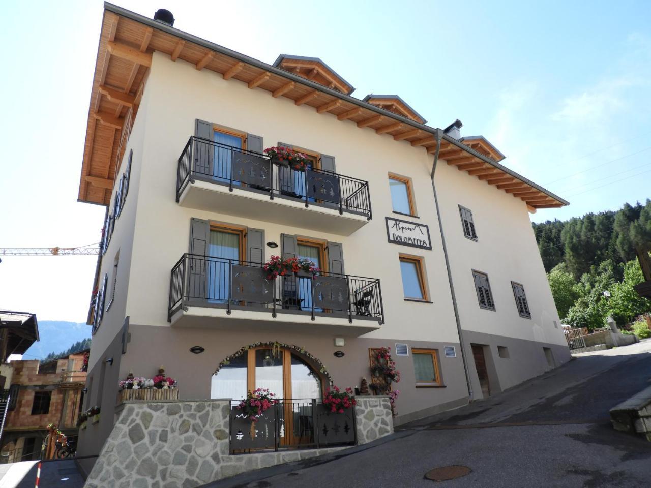 Aparthotel Dolomites Living&Relax Commezzadura Bagian luar foto